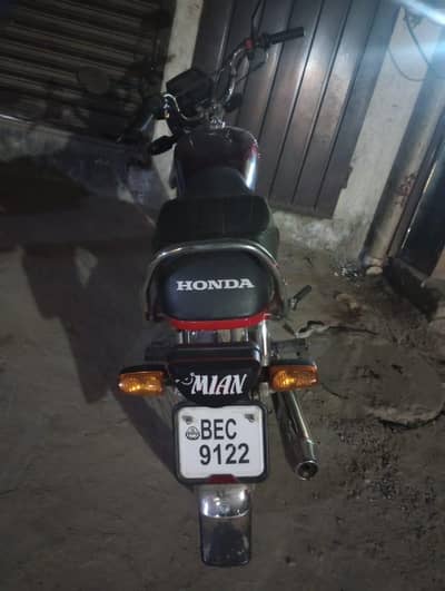 CD 70 2026 model 2025 ki last month le Hy