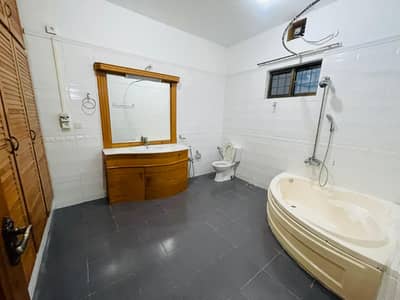 F-8 DOUBLE STORY HOUSE FOR RENT EXCELLENT 500 SQY DOUBLE STORY HOUSE PROPER AND MODERN FITTINGS, TILED FLOORING 4 BEDROOMS, 4 ATTACHED BATHROOMS TV LOUNGE, DRAWING DINING, 1 KITCHEN