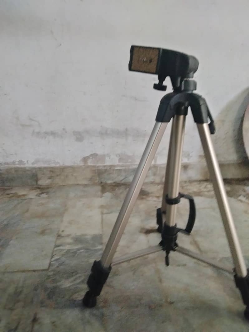 tripod stands 1