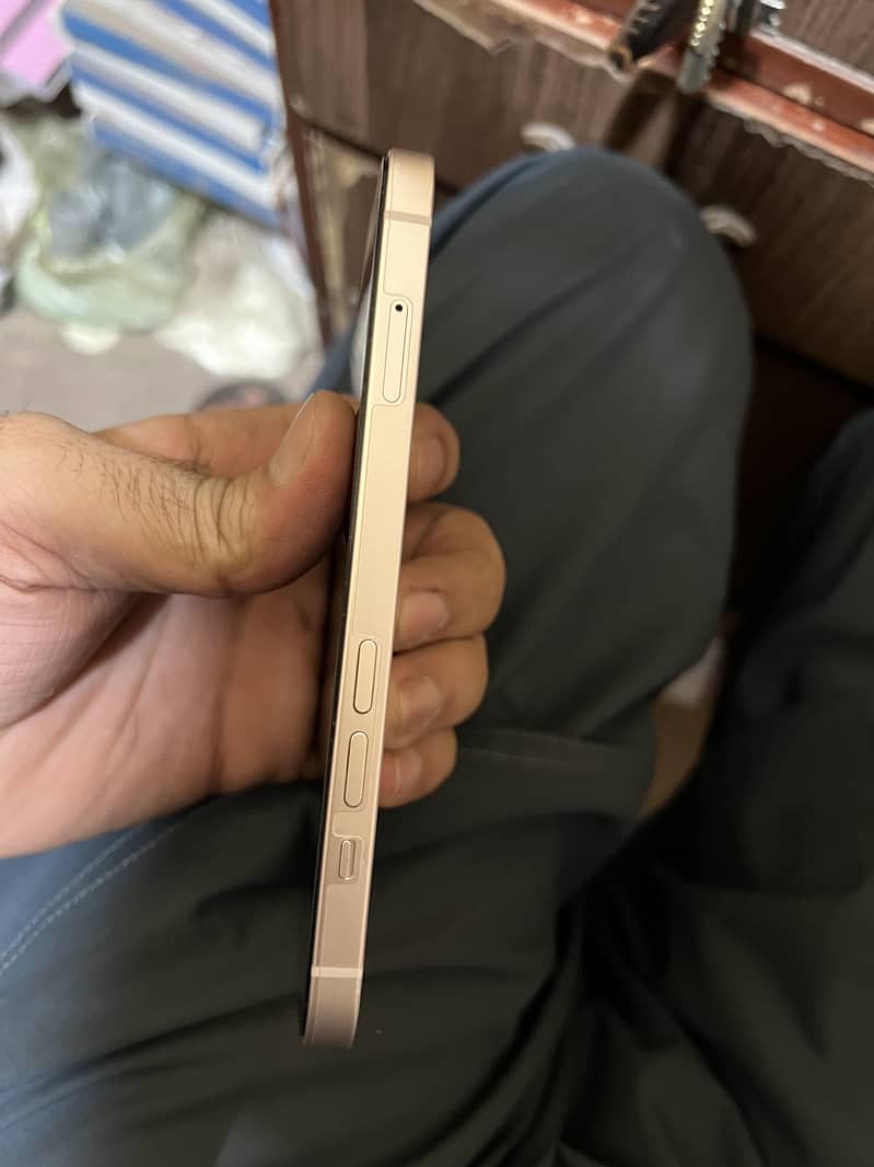 Iphone 13 4