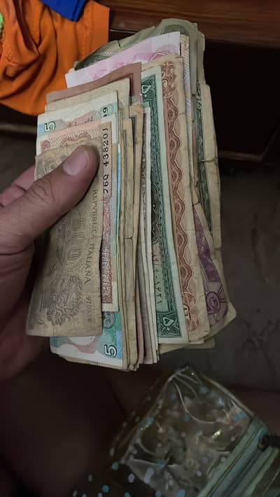 Collection of currency notes total 44 notes