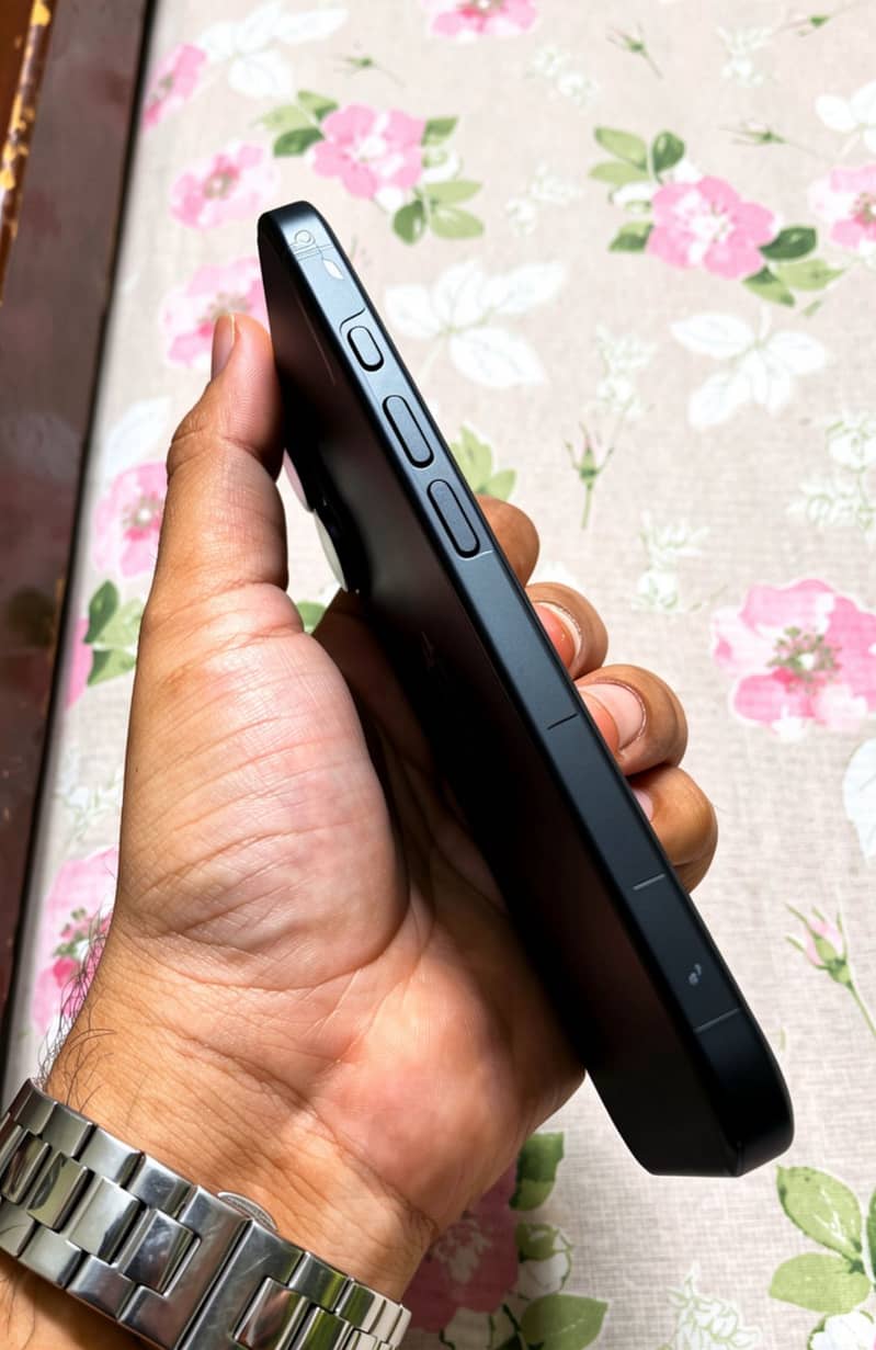 Apple iPhone 16 1
