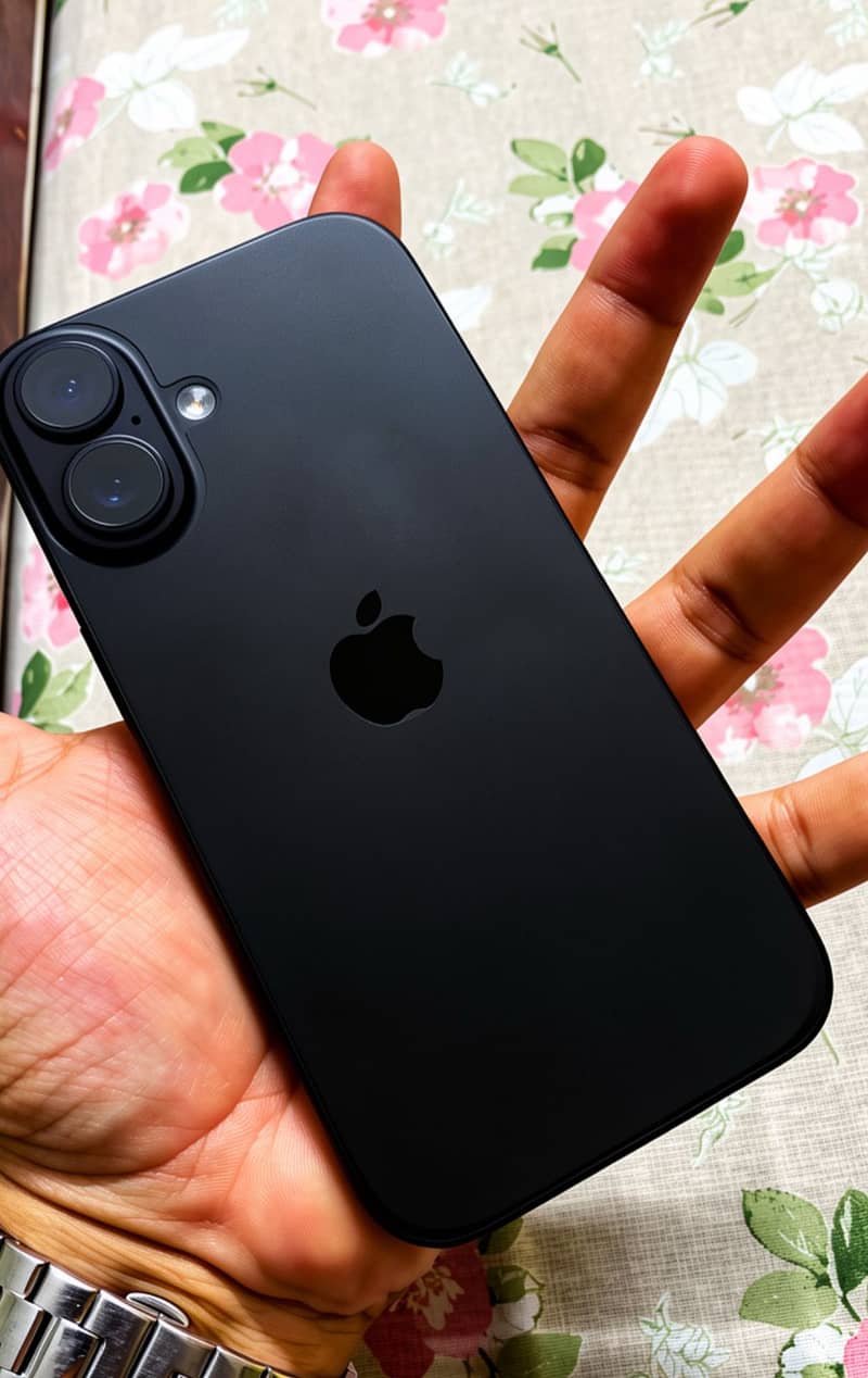 Apple iPhone 16 2