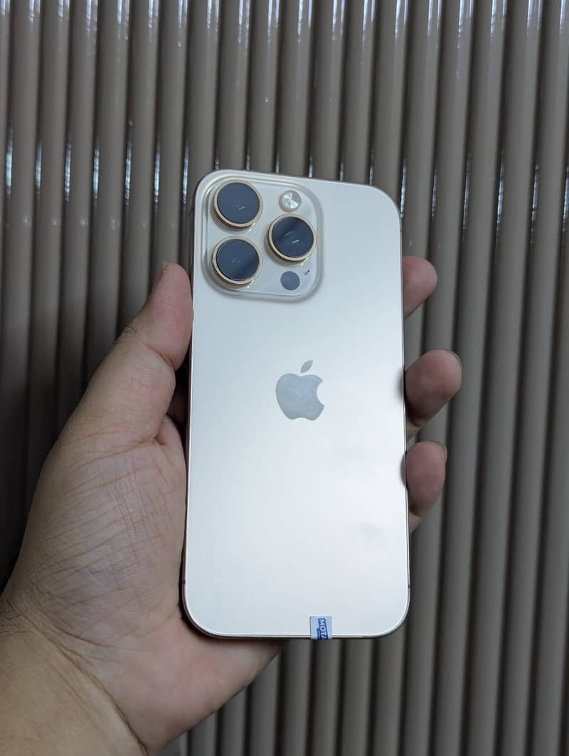 IPHONE 16 PRO 1