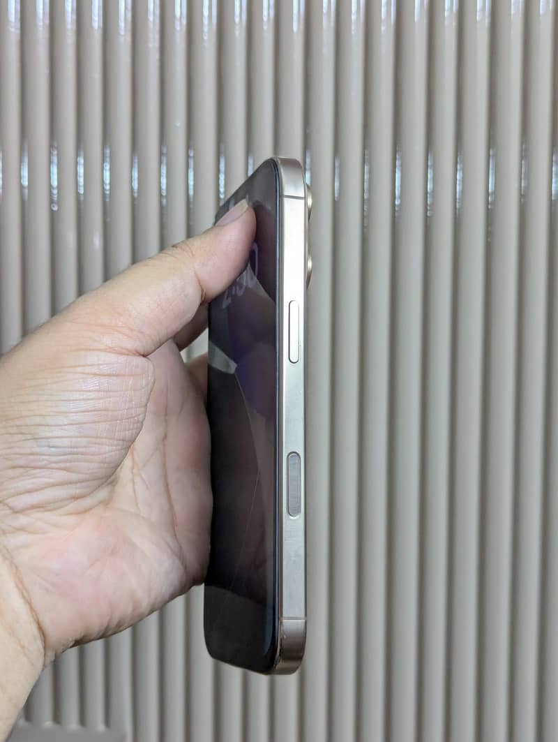 IPHONE 16 PRO 3