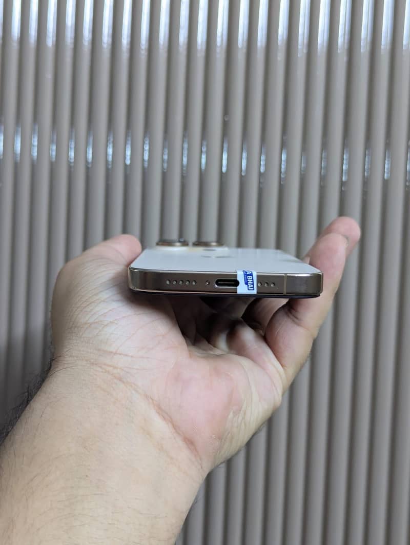 IPHONE 16 PRO 5
