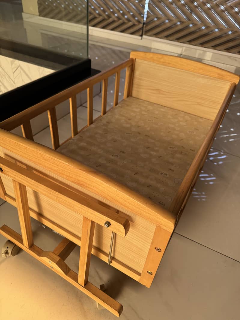 Baby cot 2