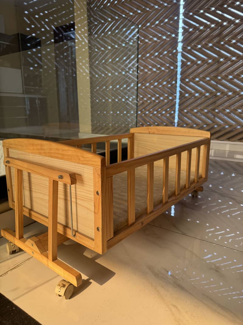 Baby cot 3