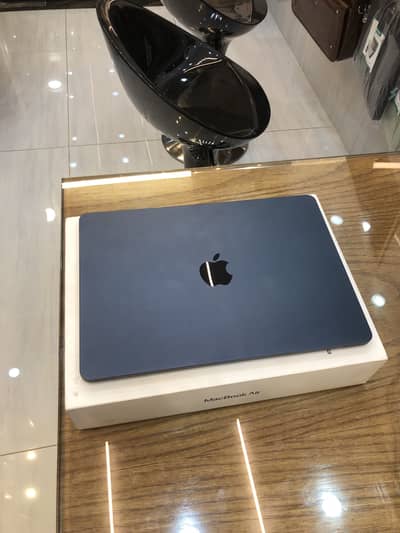 MacBook Air m4 16/512 13.6 inches under waranty