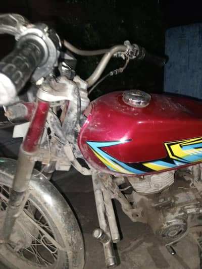 Honda 125 2017  chalana ha sai ha engine ka tora sa Kam hona Wala ha