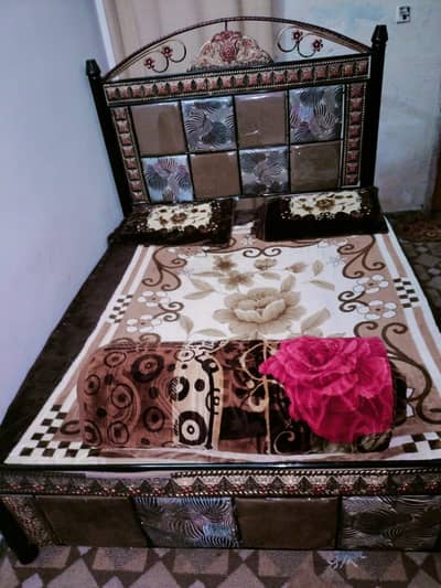 Queen size bed