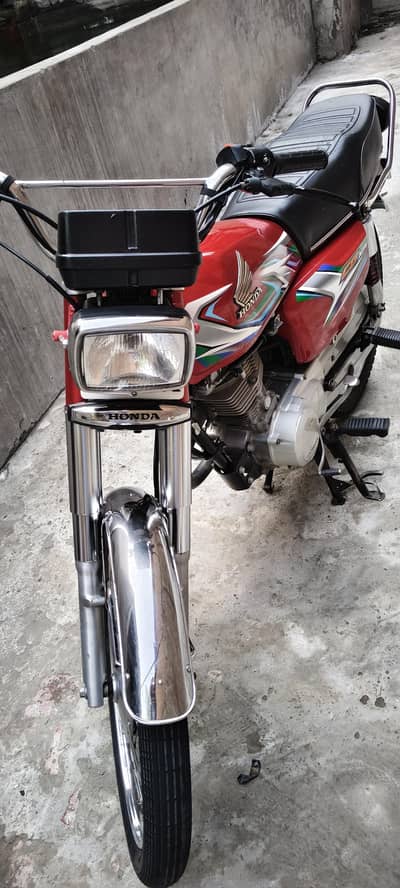 Honda 125 new condition all ok