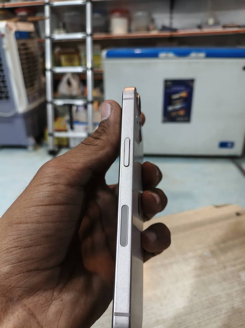 Iphone 13 4