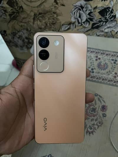 vivo v29e 8/256 with box total back change and minor break