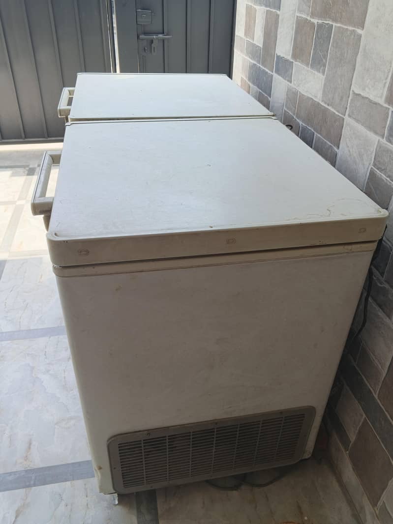 Dawlance deep freezer 0