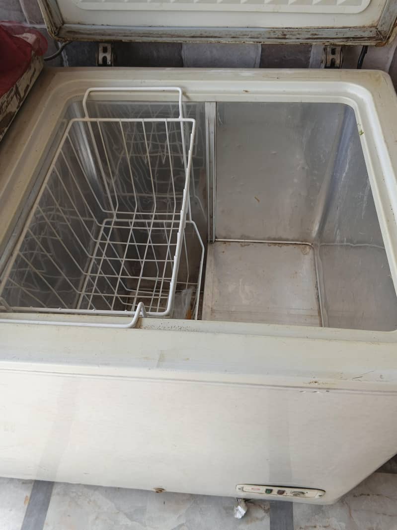 Dawlance deep freezer 1