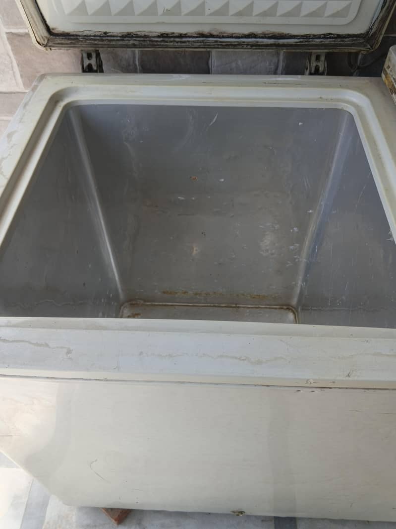 Dawlance deep freezer 2