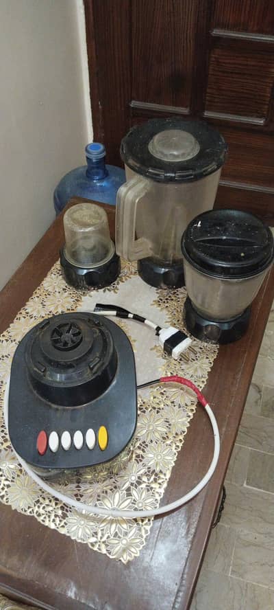 West point juicer machine 3 jug in black color