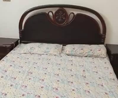 bed in good codition double bed 2 side table and mattress