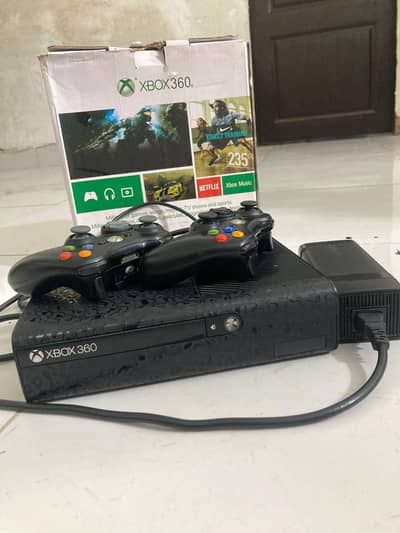 Xbox 360 Ultra Slim 250GB + 2 Controllers + 55 Games Installed