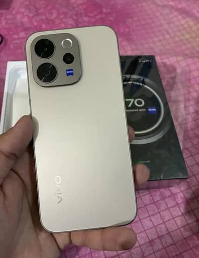 Vivo V70 5g 12/512 Complete Box Urgent Sale Connect What s App Number