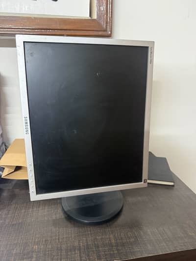 Samsung SyncMaster Rotating Monitor