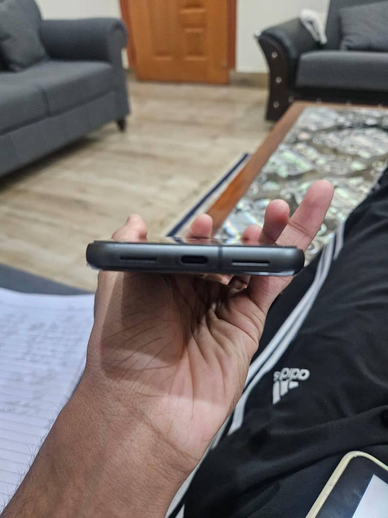 Google Pixel 8 4