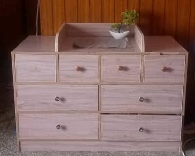 Chest of drawers