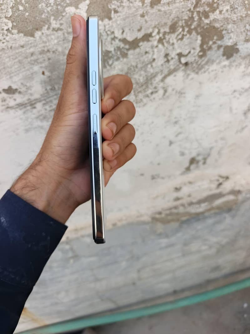 Tecno Camon 30 2
