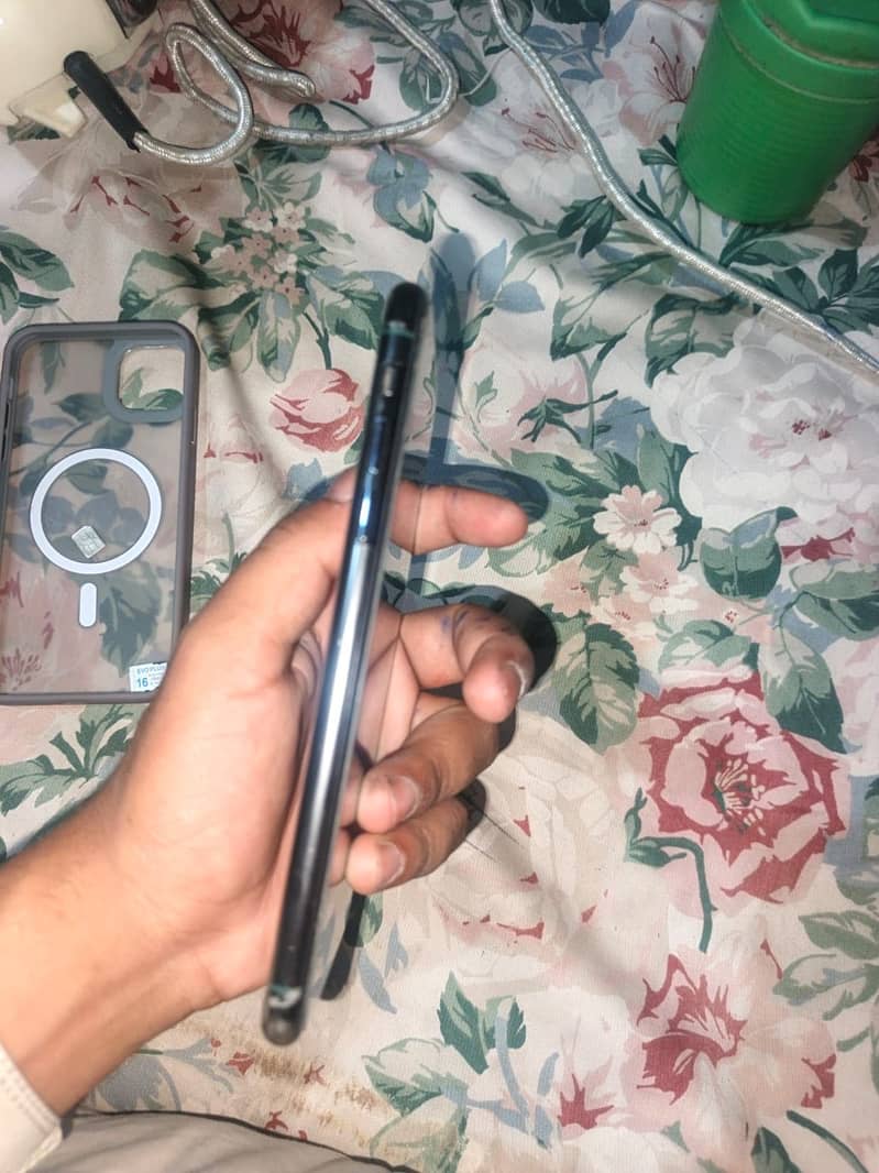 Iphone 11 pro max 4