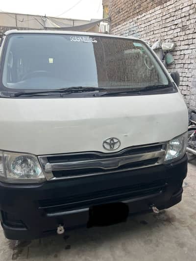 Toyota hiace 2005 model