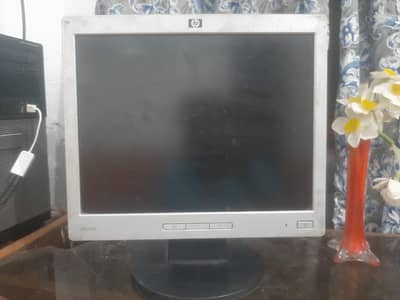 HP 19" Monitor In  Good Condition.
