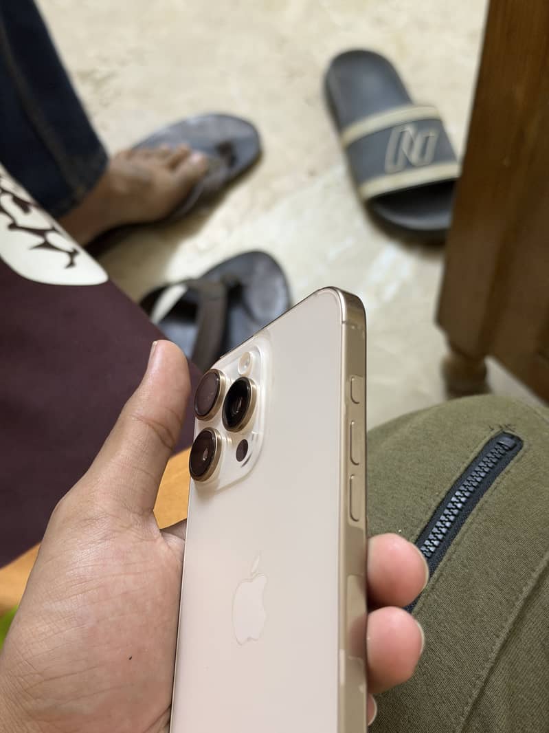 Iphone 16 pro max 6