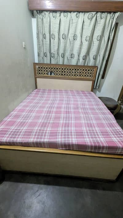 Wooden bed and dressing table for sale