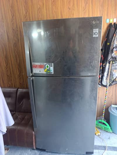 LG jumbo size 03341053892  refrigerator  rnuning condition