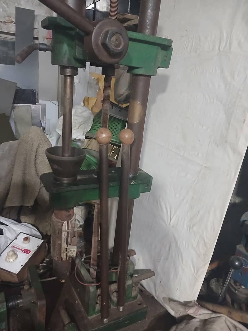 Hand molding machine 2