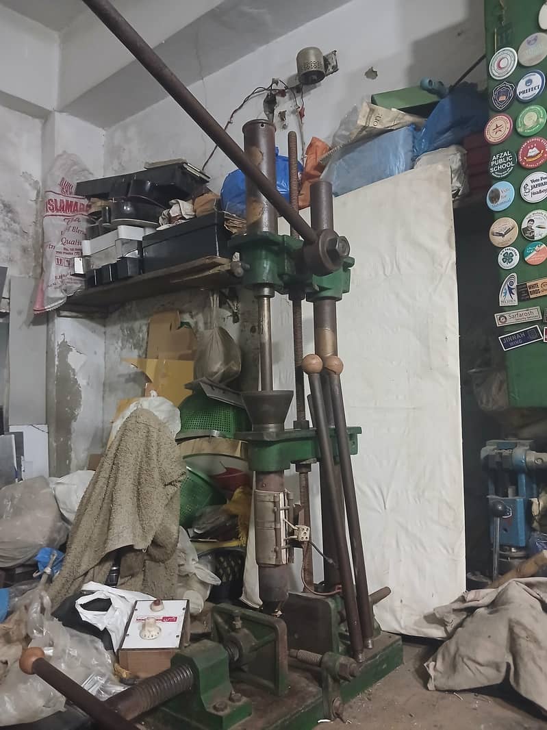 Hand molding machine 4