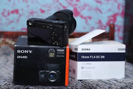 sony 6400 with 16 mm 1.4 lenz