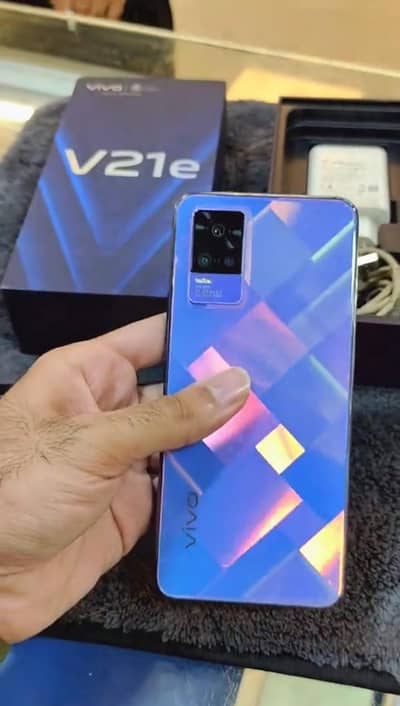 vivo v21e 8 gb ram 128 gb memory whatsApp number 03069833131/