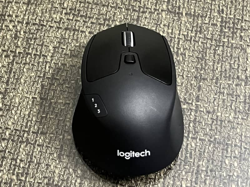 Logitech M724 Wireless Mouse 0