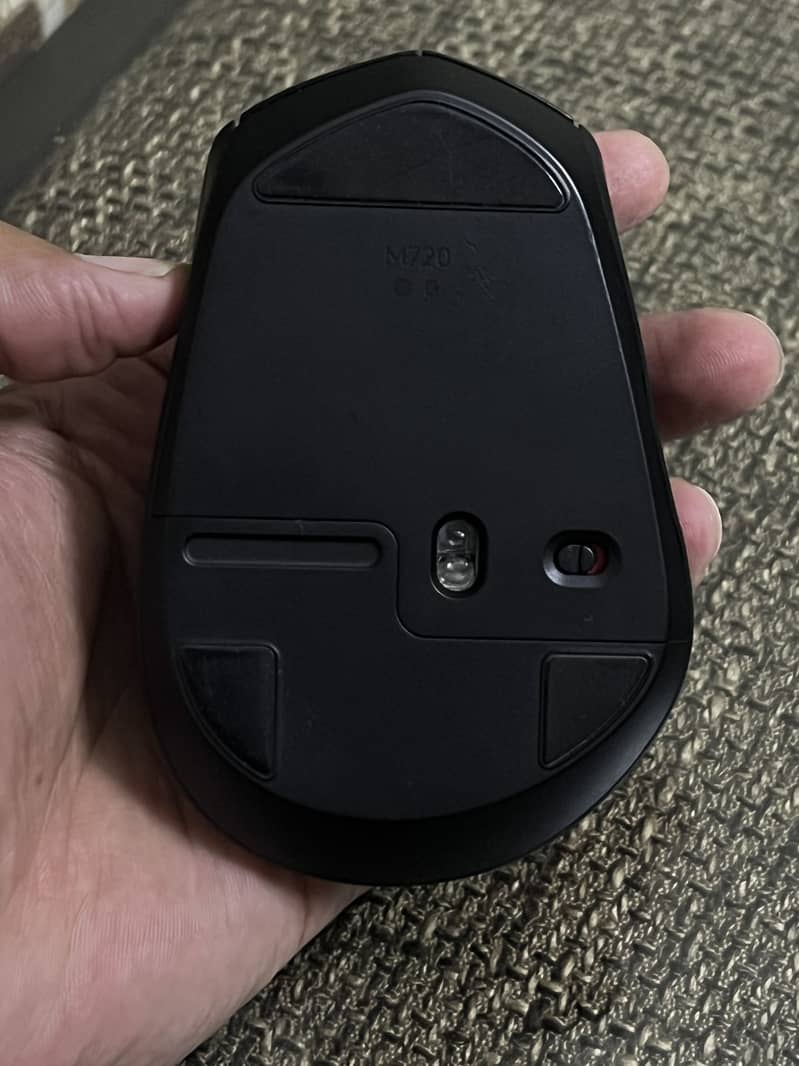 Logitech M724 Wireless Mouse 3
