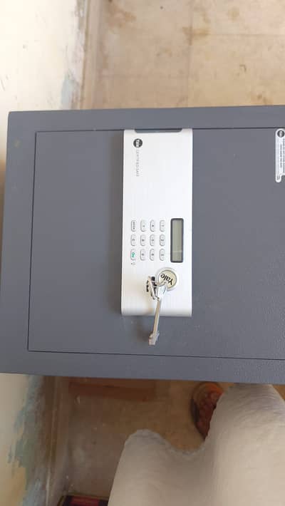 Yale Certified Digital Safe Locker