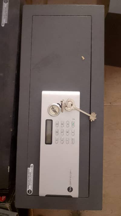 Yale Certified Digital Safe Locker