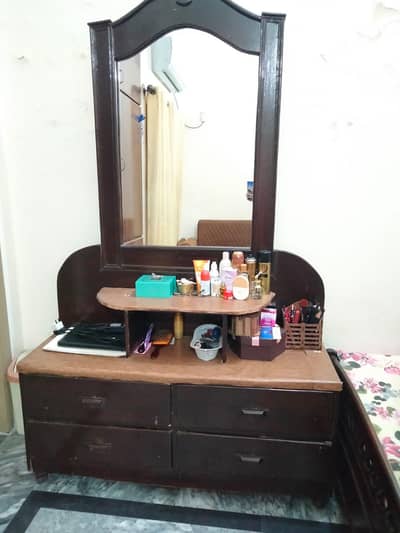 Full Size Dressing table with Big mirror and 4 spacious drawers