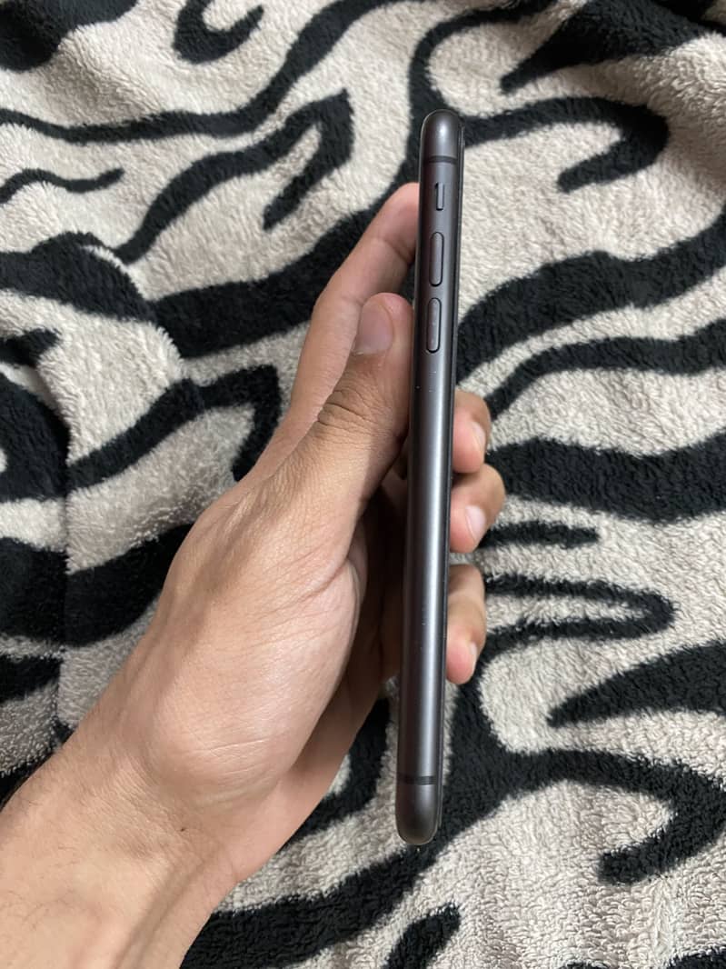 IPHONE 11 64GB 3