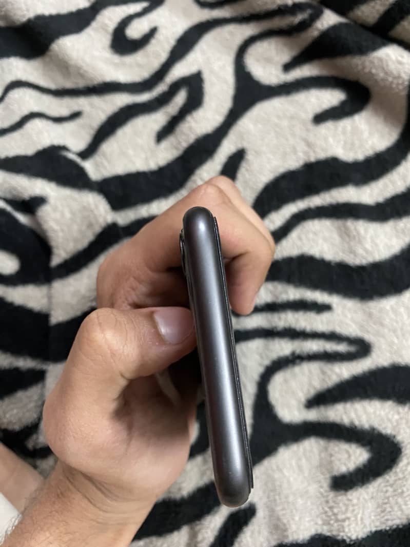 IPHONE 11 64GB 4