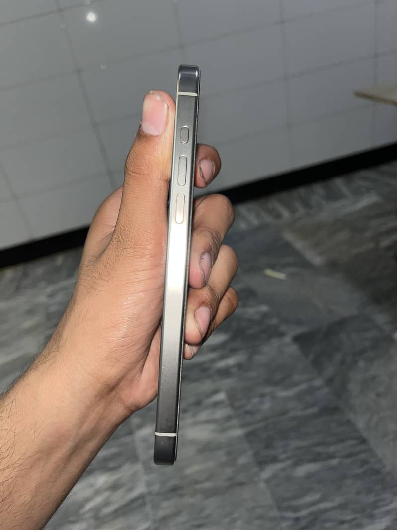 Iphone 15pro max (jv) 4
