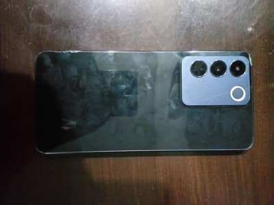vivo v 27 e 10/10 with original box and charger