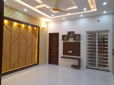 10 Marla house For Rent In Jasmine Block Bahria Town Lahore