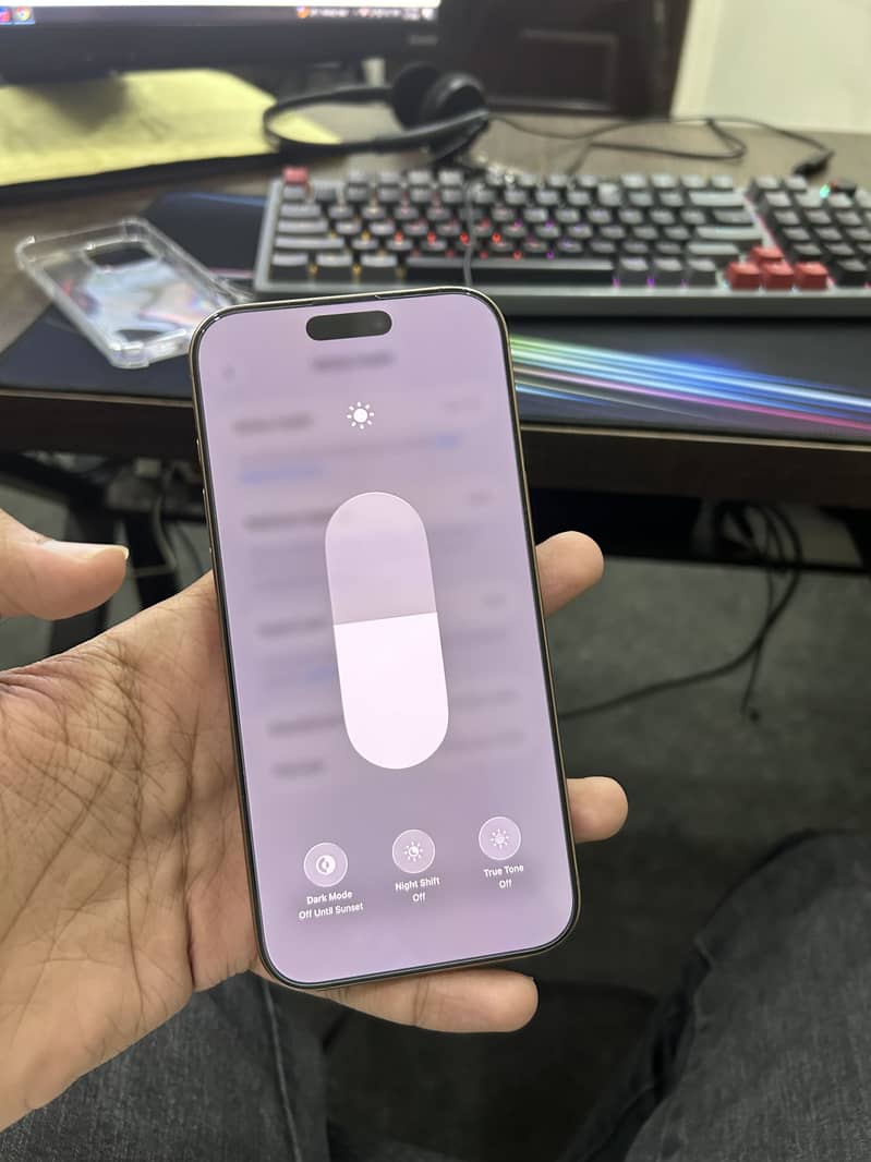 Iphone 16 pro max 4